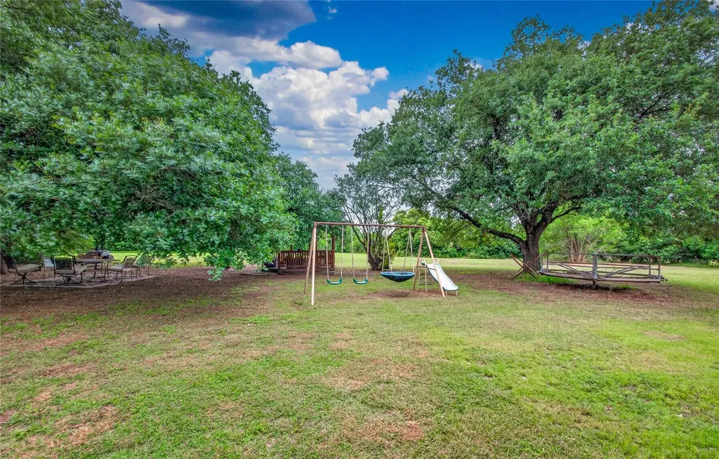 1405 Southwood Hills Drive Taylor TX 76574