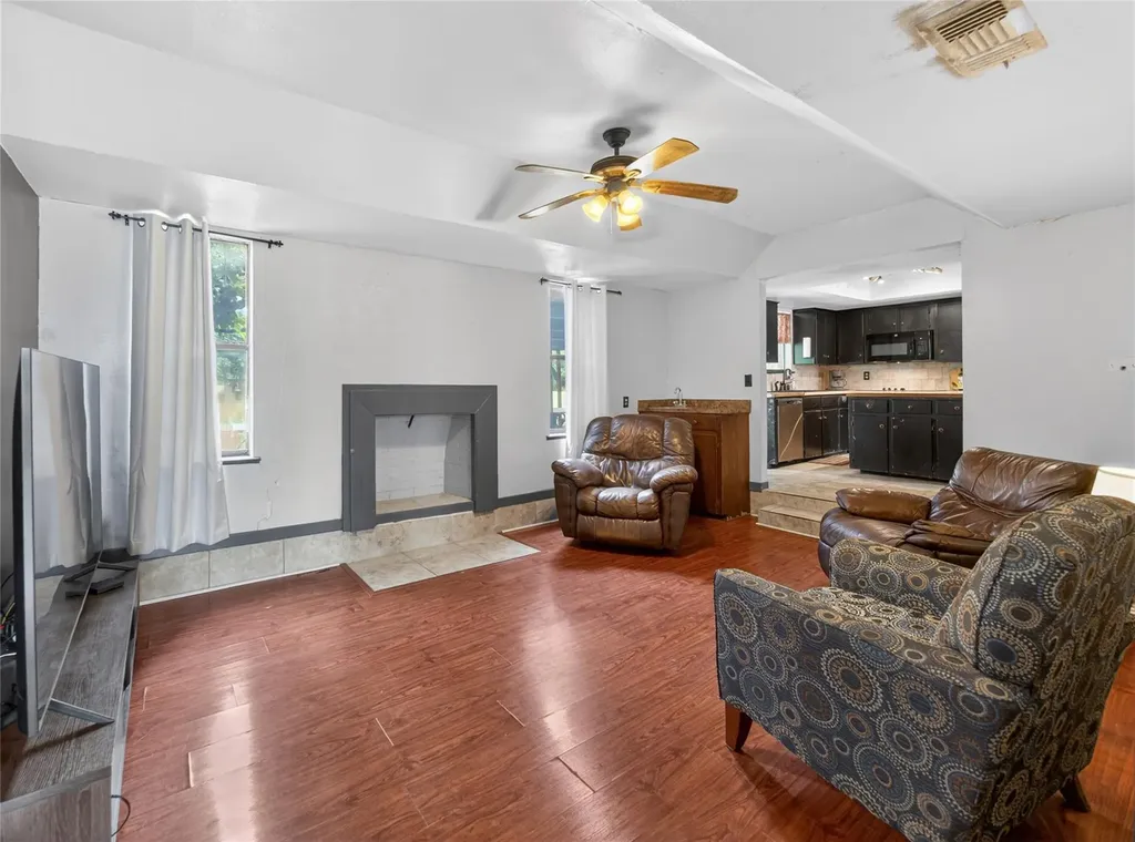 1405 Southwood Hills Drive Taylor TX 76574