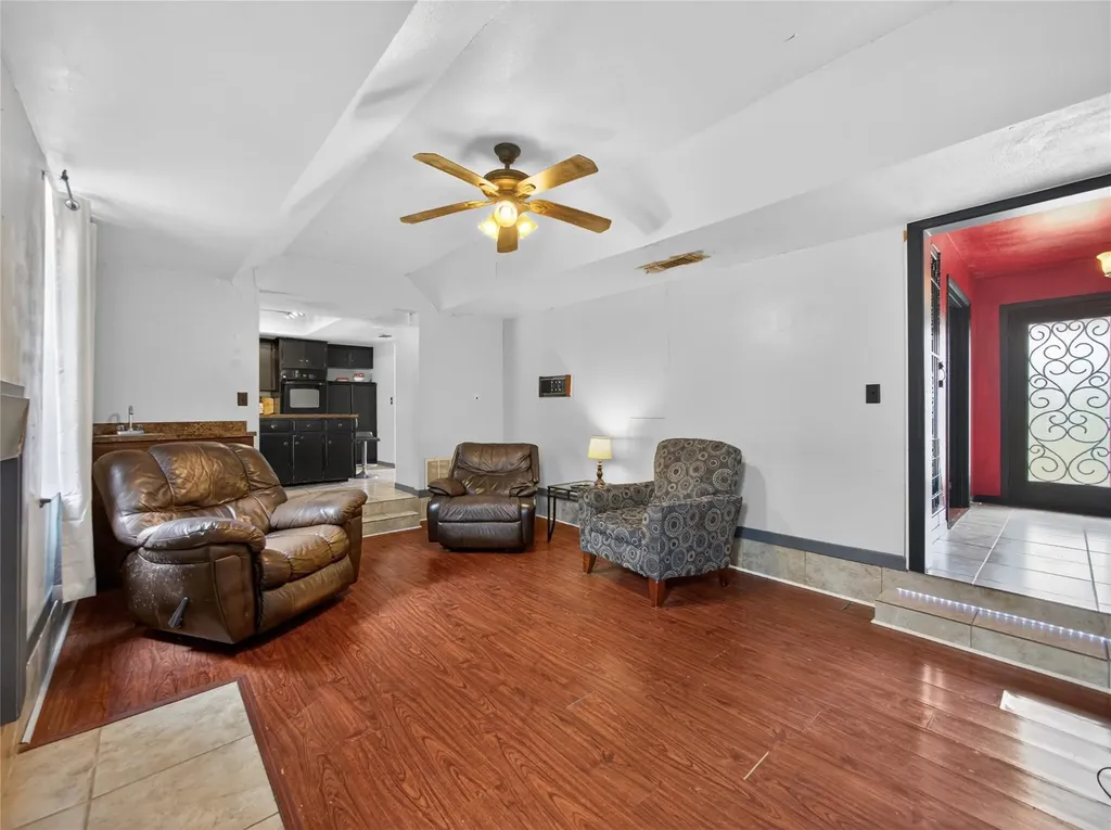 1405 Southwood Hills Drive Taylor TX 76574