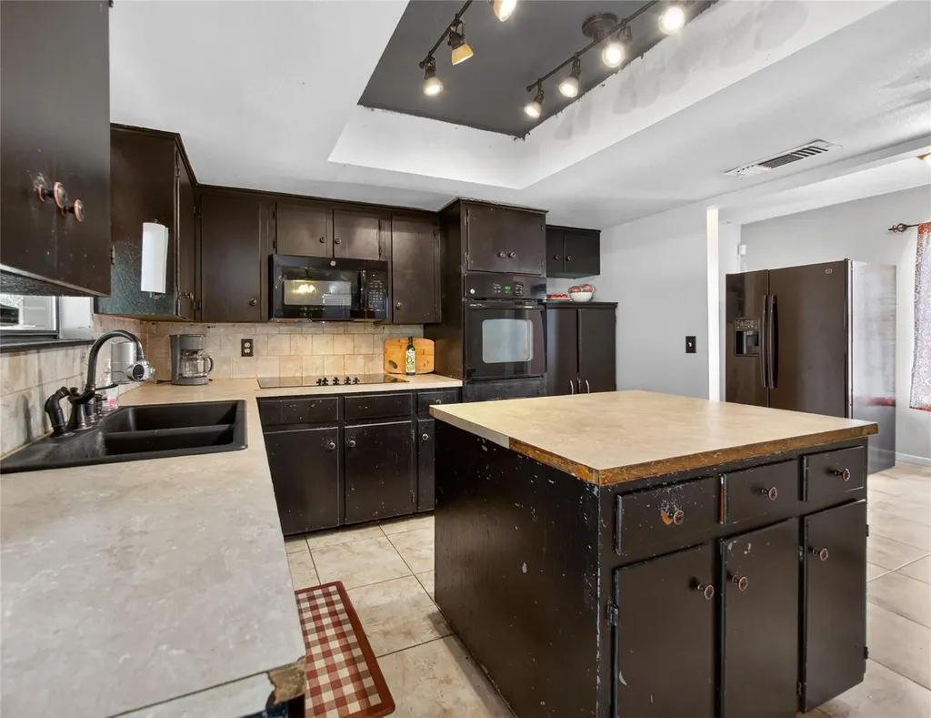 1405 Southwood Hills Drive Taylor TX 76574