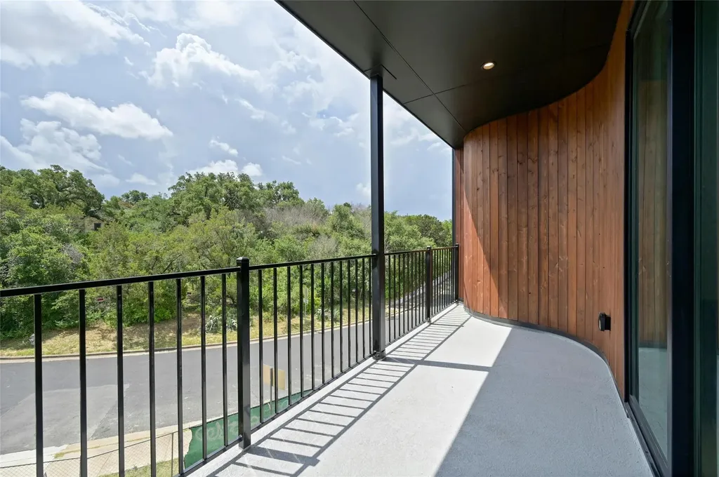 219 Lessin Lane Austin TX 78704