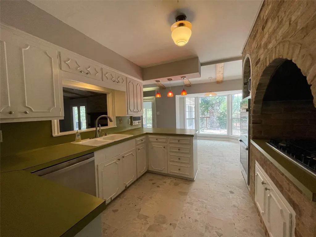 1706 Windoak Drive Austin TX 78741