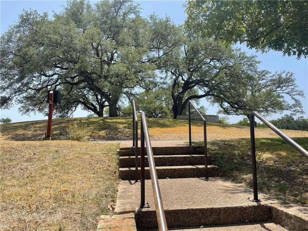 1706 Windoak Drive Austin TX 78741