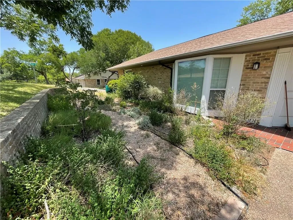 1706 Windoak Drive Austin TX 78741