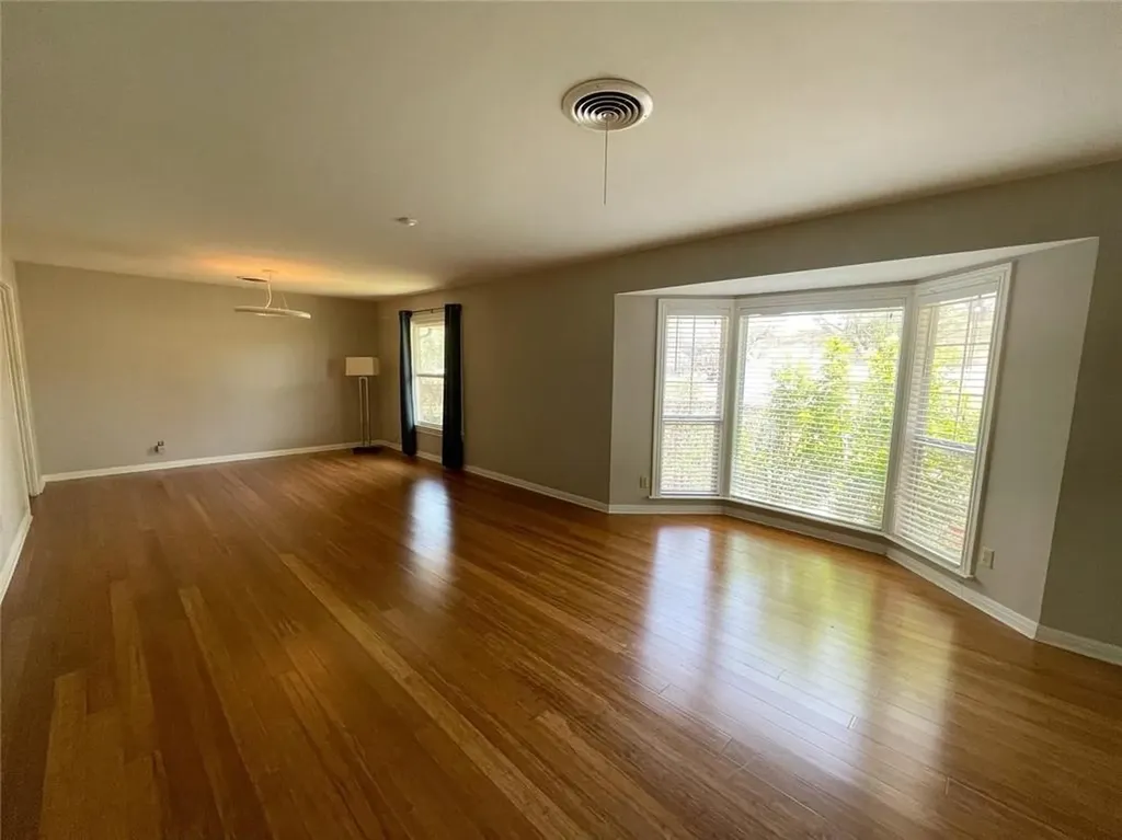 1706 Windoak Drive Austin TX 78741