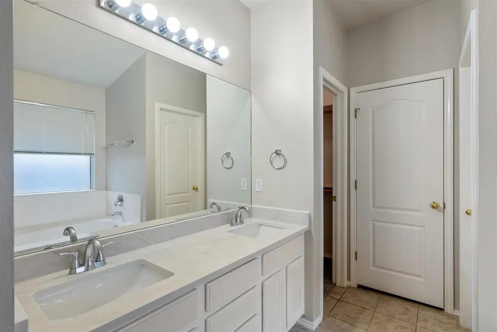 4725 Tello Path Austin TX 78749
