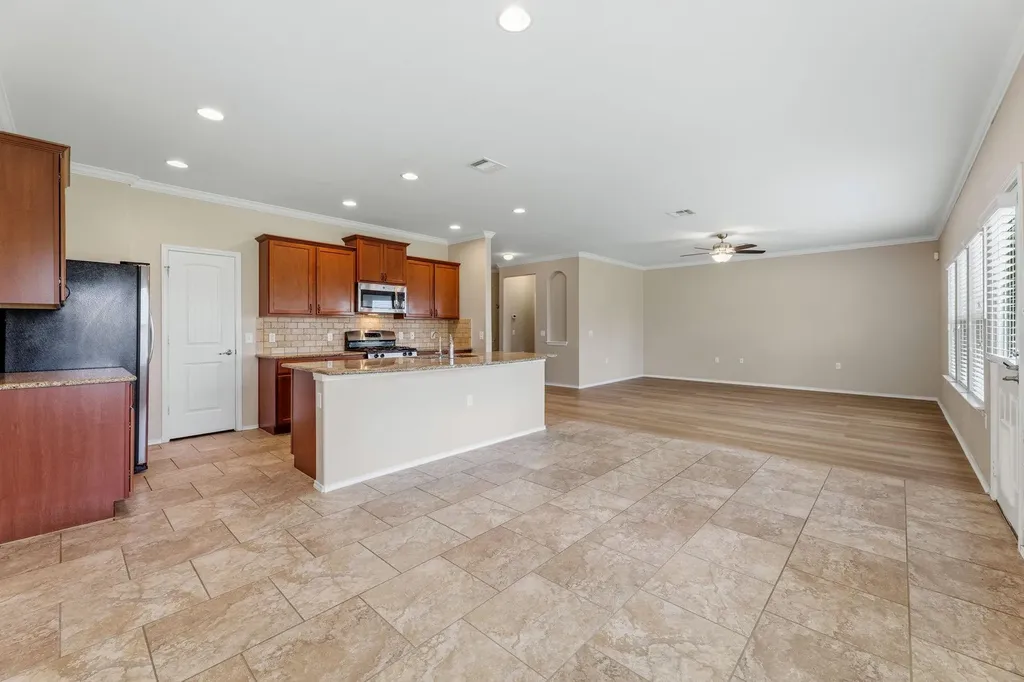 10217 Pinnacle Crest Loop Austin TX 78747