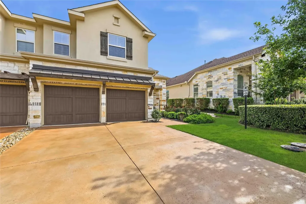 212 Cartwheel Bend Austin TX 78738
