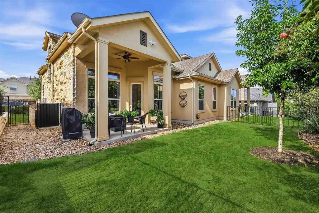 212 Cartwheel Bend Austin TX 78738