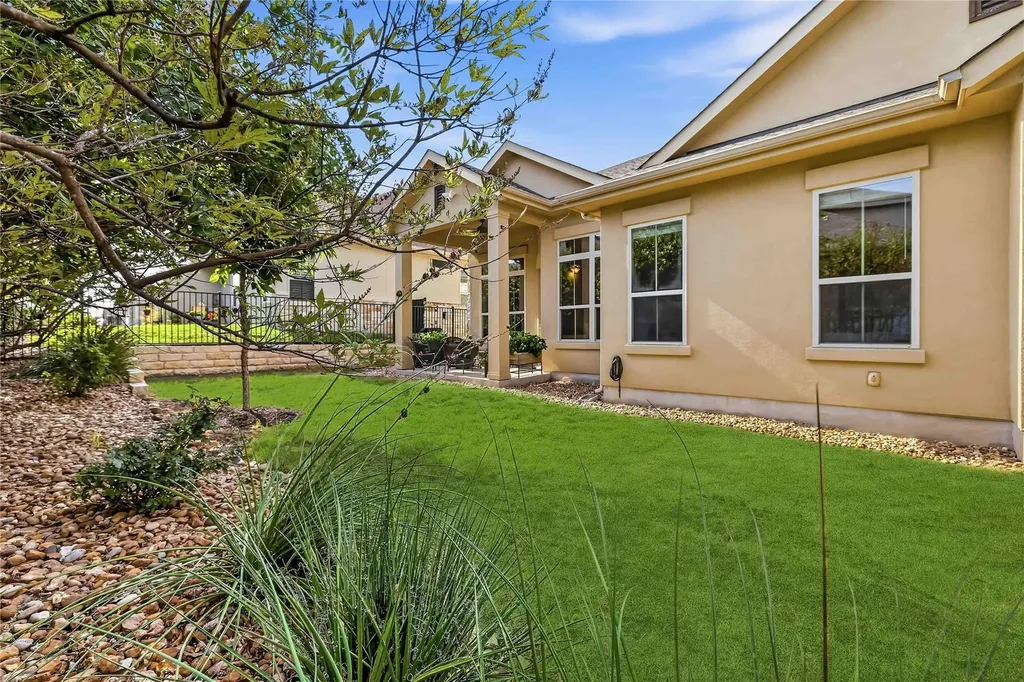 212 Cartwheel Bend Austin TX 78738