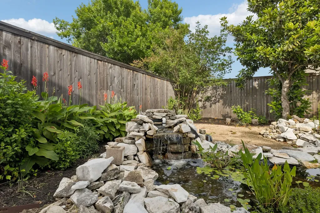 11503 Dosshills Drive Austin TX 78750