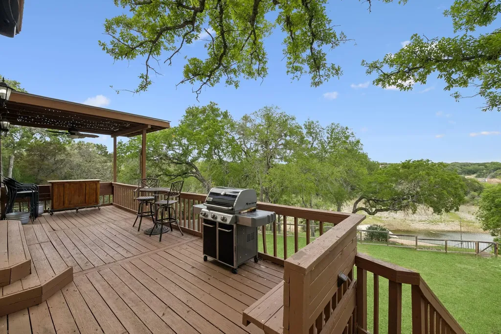 25420 Cove Drive Spicewood TX 78669