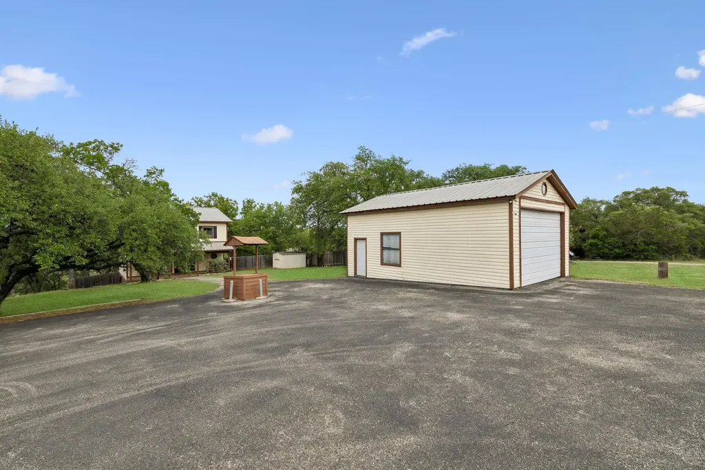 25420 Cove Drive Spicewood TX 78669