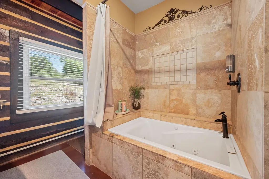 28525 Paradise Manor Drive Marble Falls TX 78654
