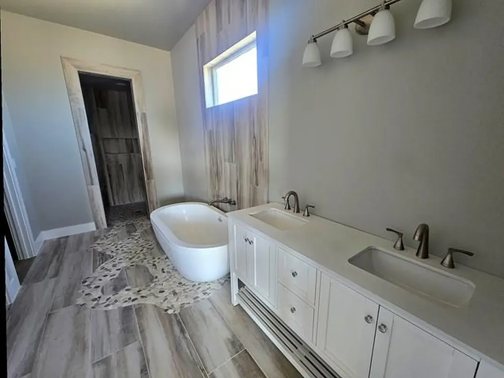 2417 Bruin Drive Spicewood TX 78669