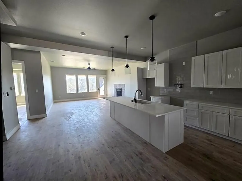 2417 Bruin Drive Spicewood TX 78669
