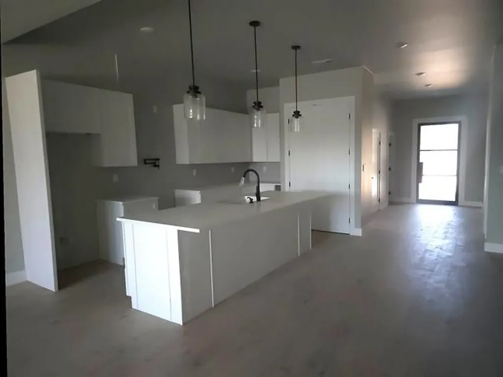 2417 Bruin Drive Spicewood TX 78669