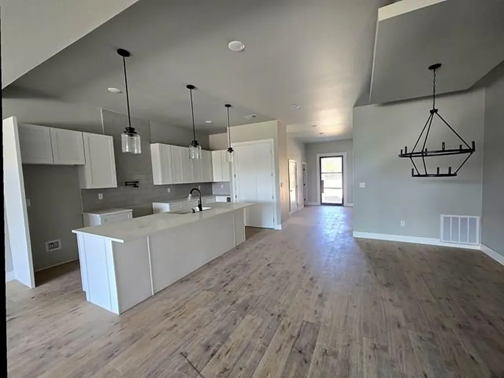 2417 Bruin Drive Spicewood TX 78669
