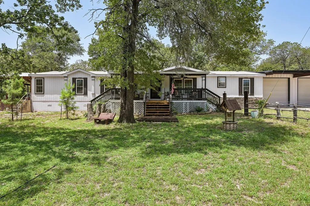541 Hidden Oaks Drive Elgin TX 78621