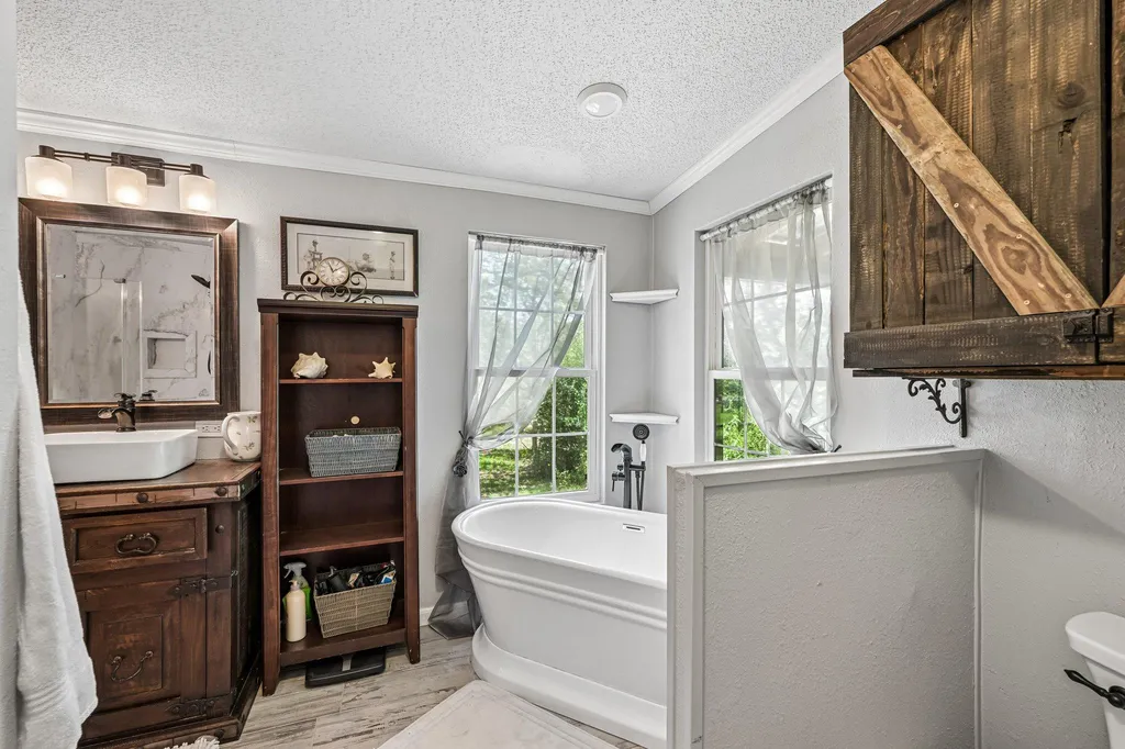 541 Hidden Oaks Drive Elgin TX 78621
