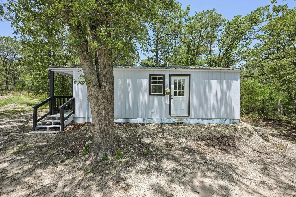 541 Hidden Oaks Drive Elgin TX 78621