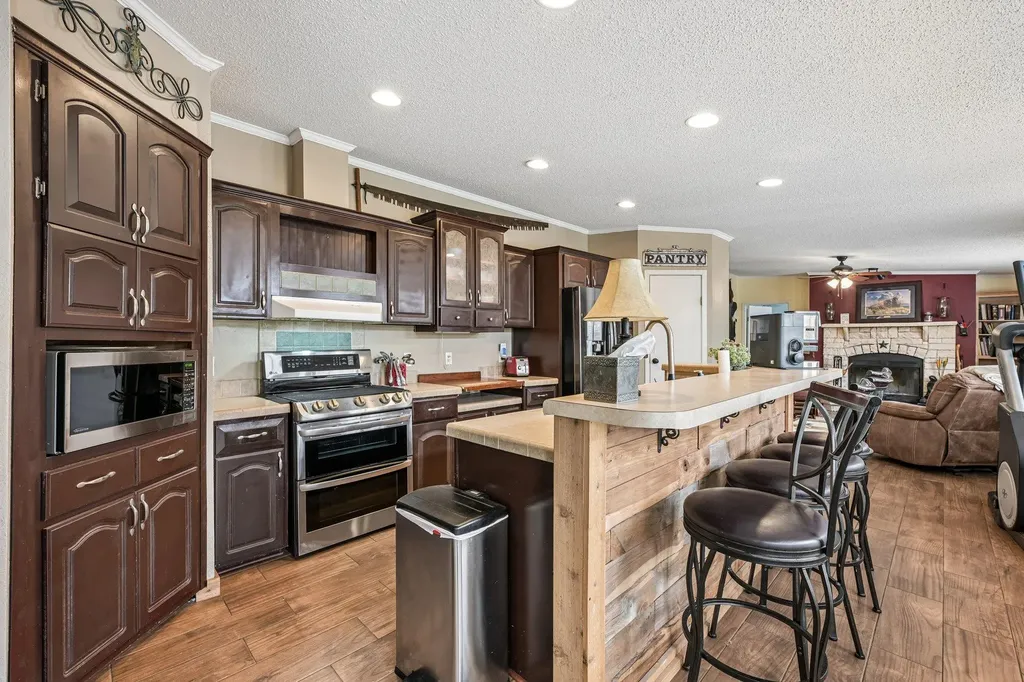 541 Hidden Oaks Drive Elgin TX 78621