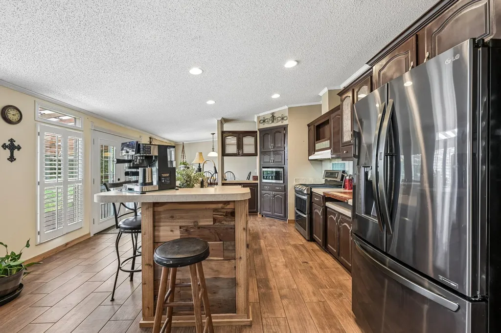 541 Hidden Oaks Drive Elgin TX 78621