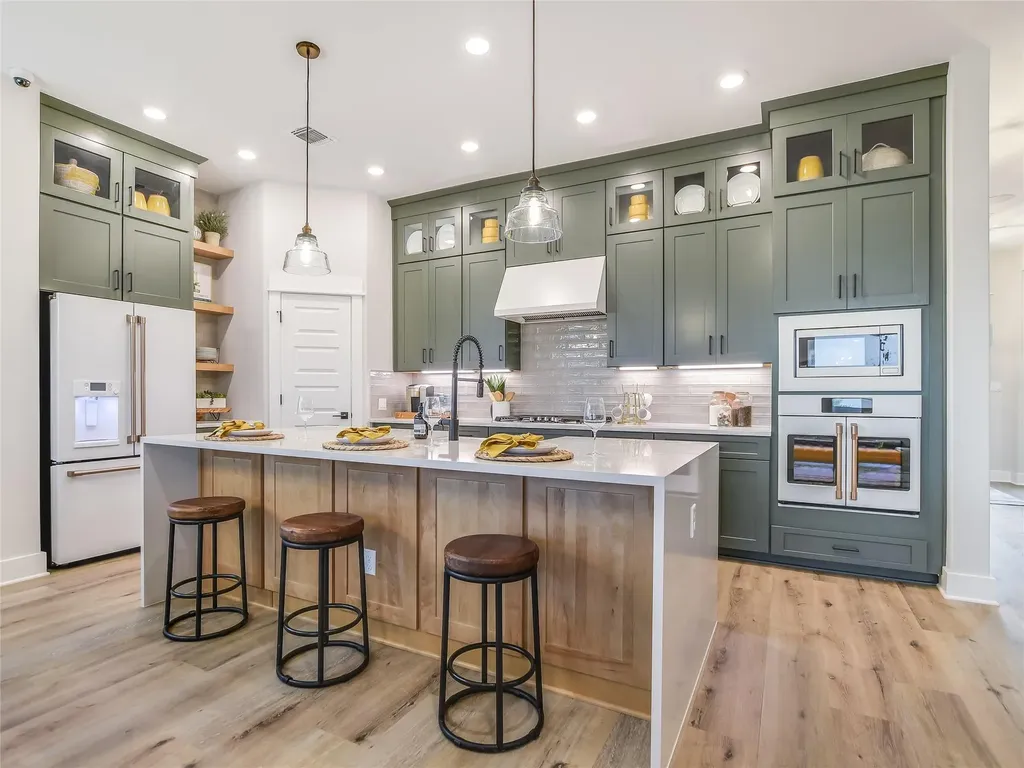 201 Retha Drive Dripping Springs TX 78620