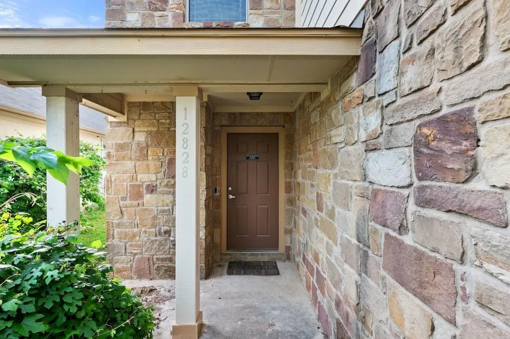 12828 Snow Lane Manor TX 78653