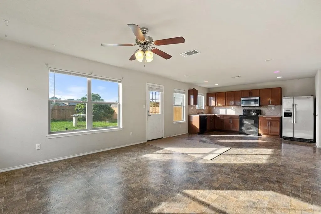 12828 Snow Lane Manor TX 78653