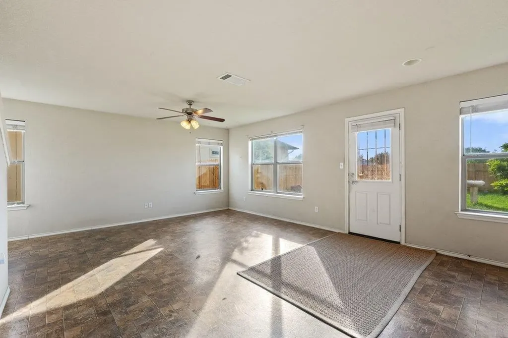 12828 Snow Lane Manor TX 78653