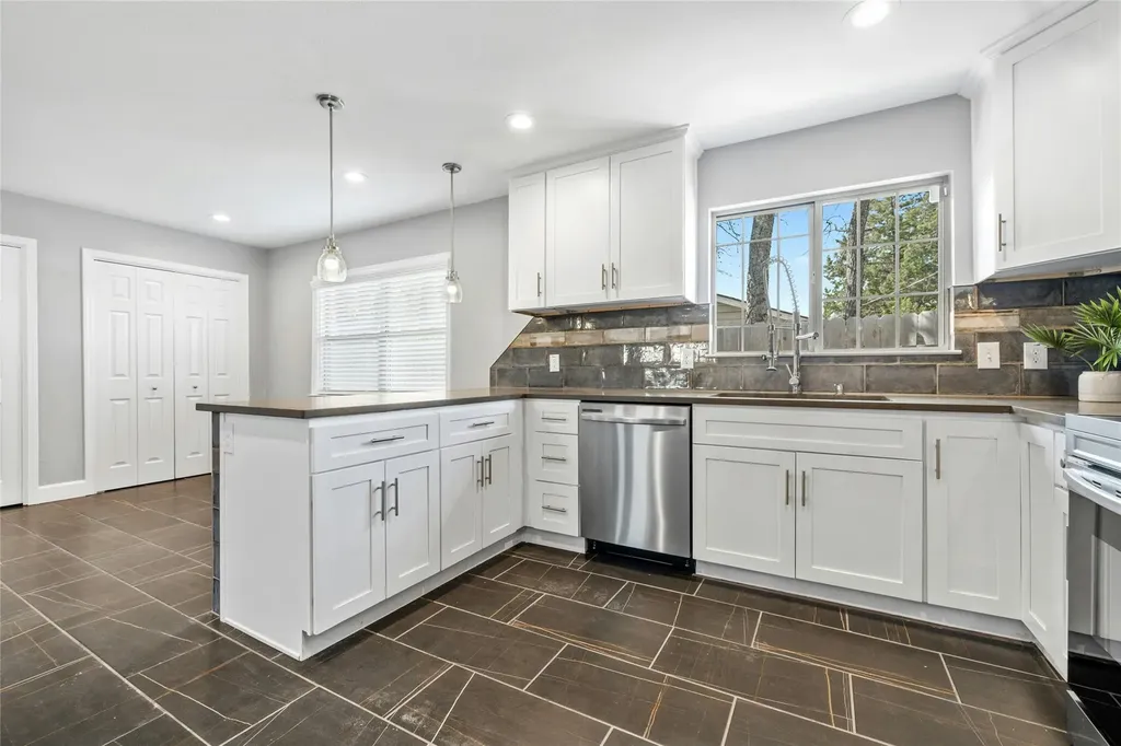 5503 Manor Road Austin TX 78723