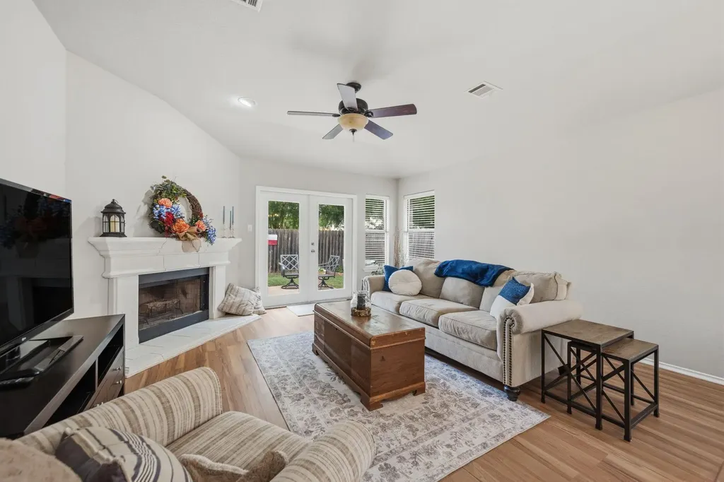 3704 Kissman Drive Austin TX 78728