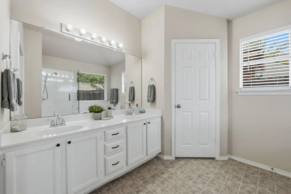 3704 Kissman Drive Austin TX 78728