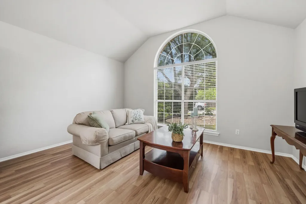 3704 Kissman Drive Austin TX 78728