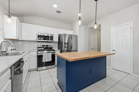 3704 Kissman Drive Austin TX 78728