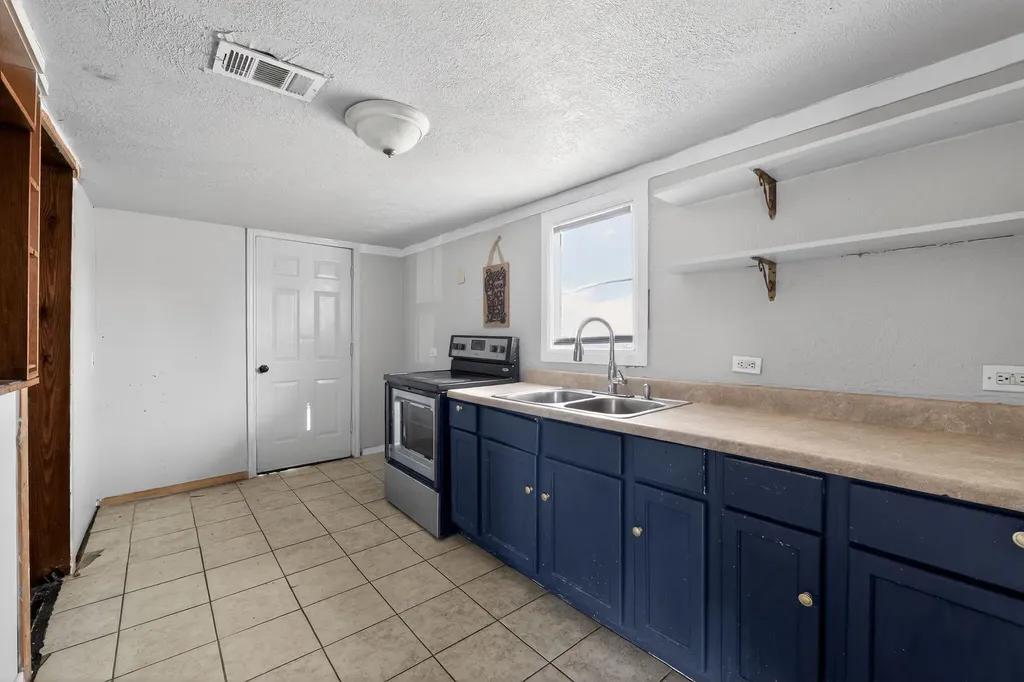 706 W 5th Street Hearne TX 77859