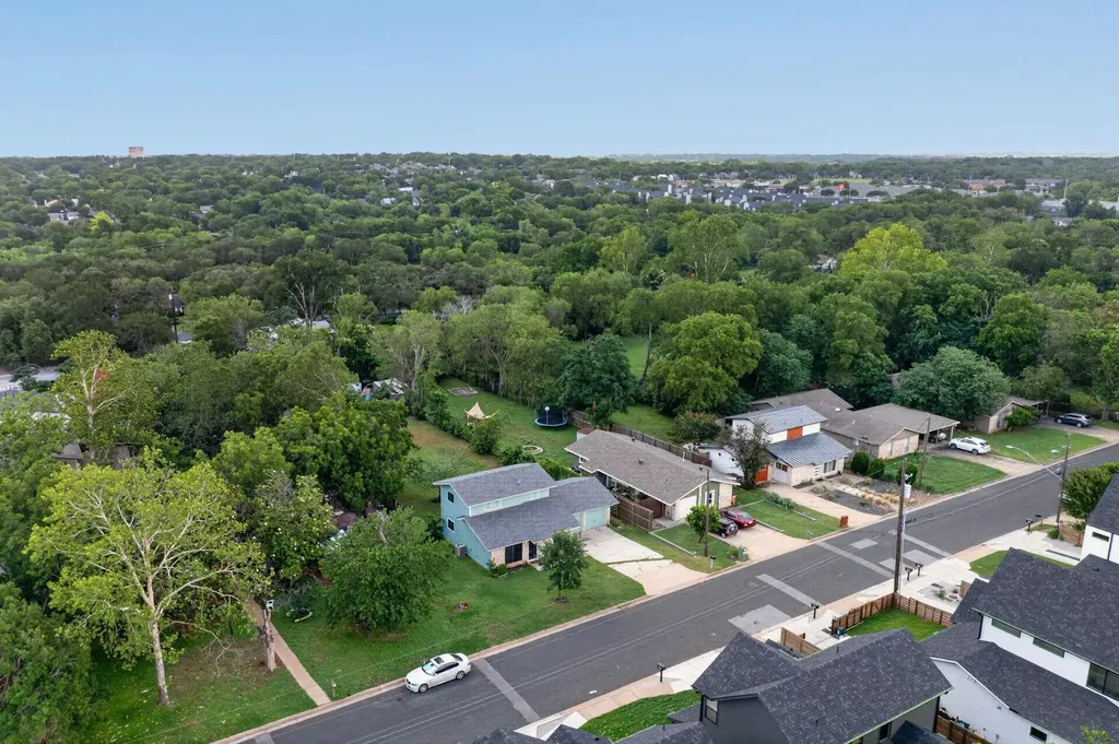 6407 Cannonleague Drive Austin TX 78745