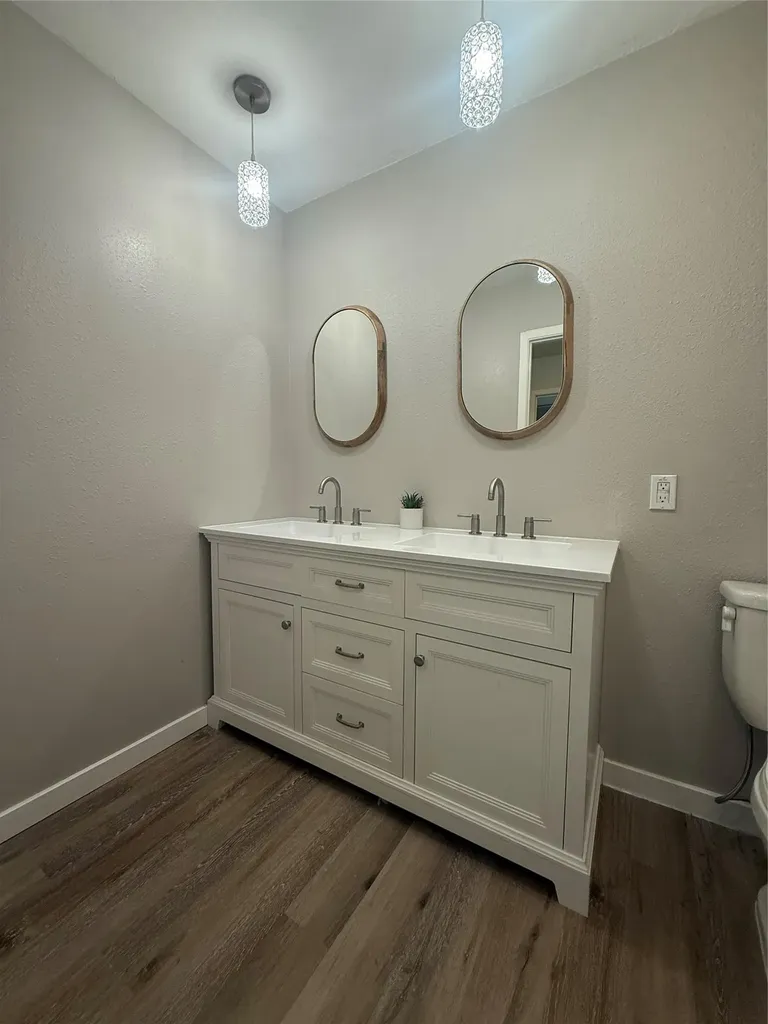 9511 Meadowheath Drive Austin TX 78729