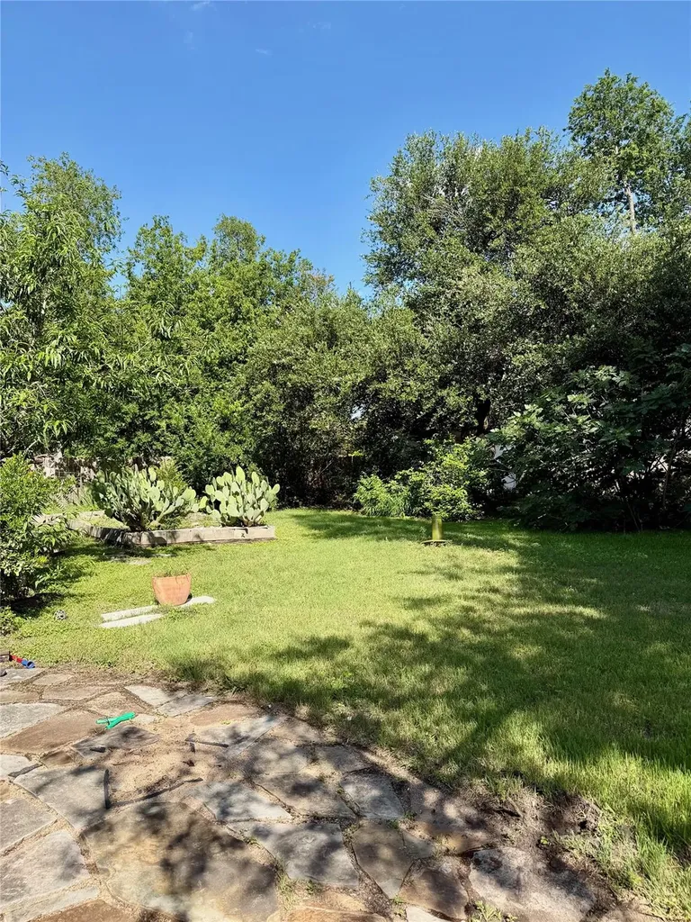 9511 Meadowheath Drive Austin TX 78729