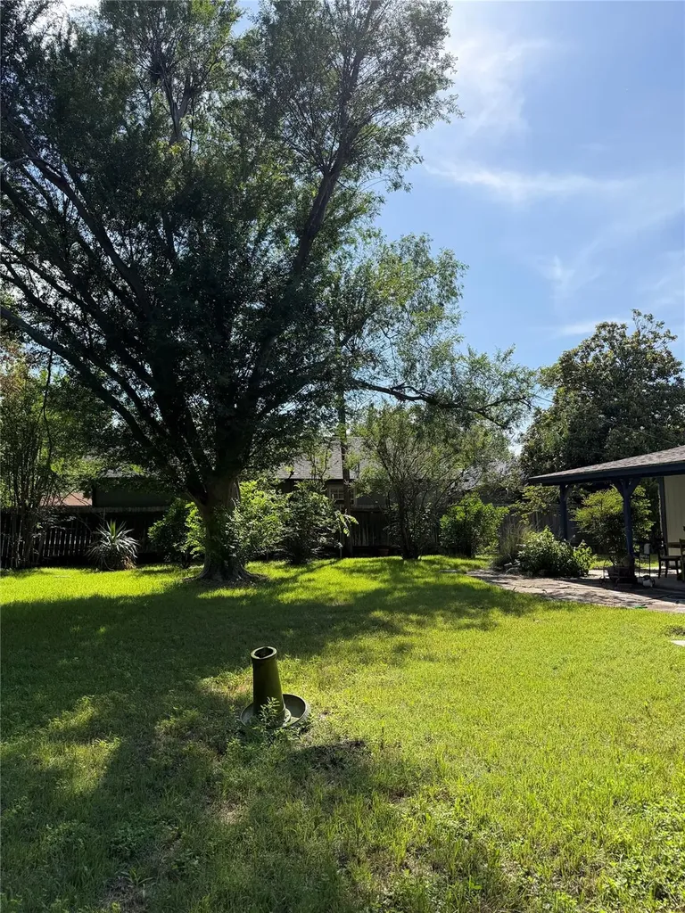 9511 Meadowheath Drive Austin TX 78729
