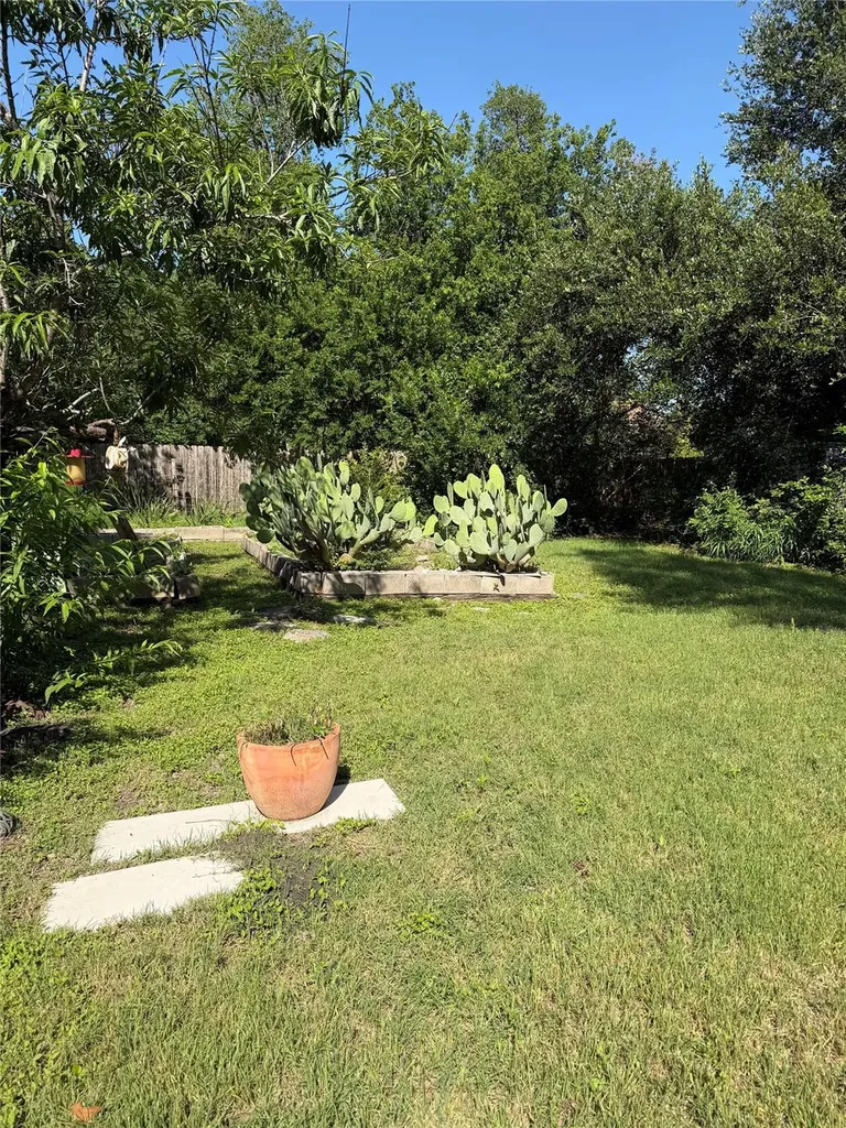 9511 Meadowheath Drive Austin TX 78729