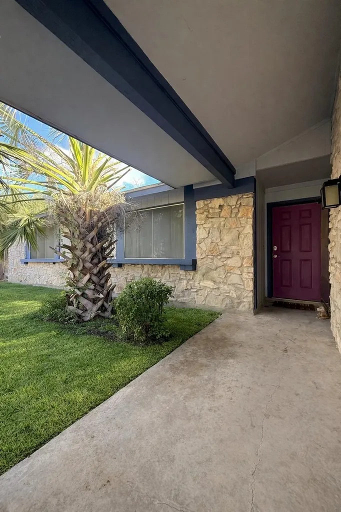 9511 Meadowheath Drive Austin TX 78729