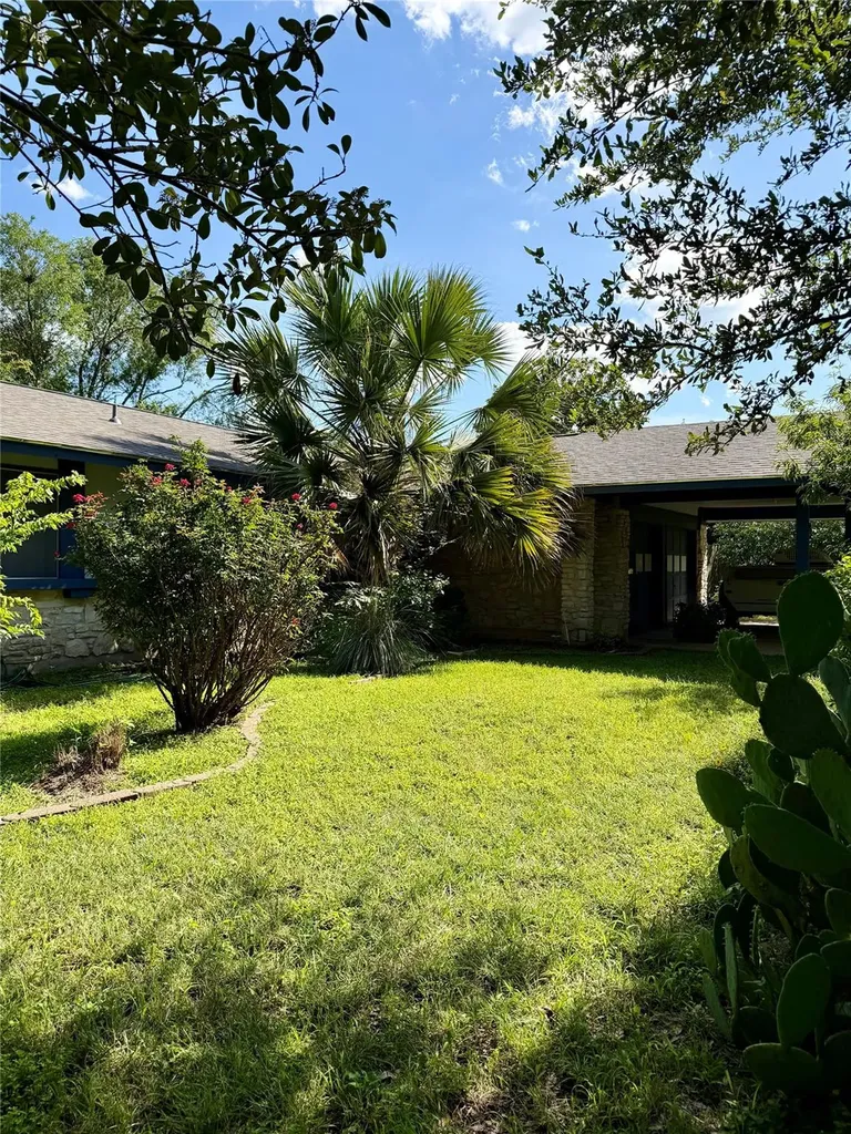 9511 Meadowheath Drive Austin TX 78729
