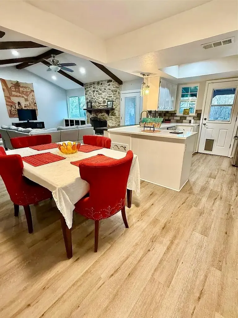 9511 Meadowheath Drive Austin TX 78729