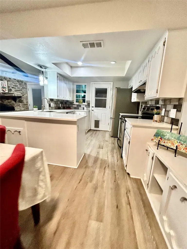 9511 Meadowheath Drive Austin TX 78729