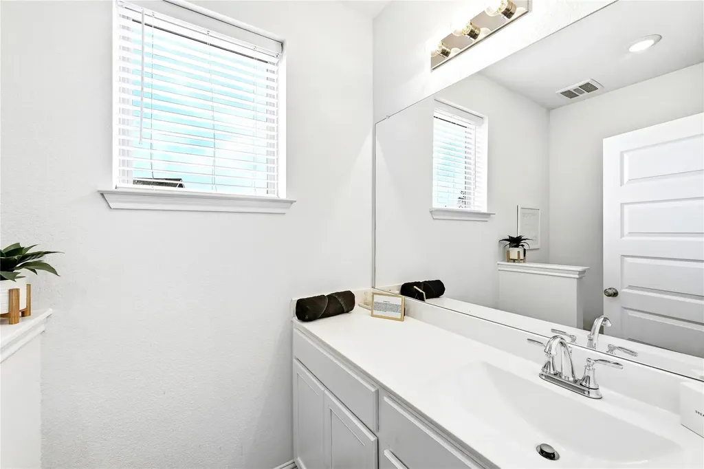 8009 Mellencamp Drive Austin TX 78744