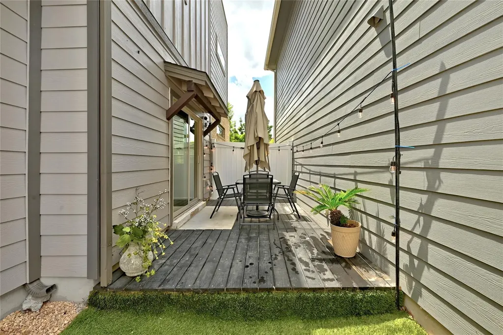 8009 Mellencamp Drive Austin TX 78744