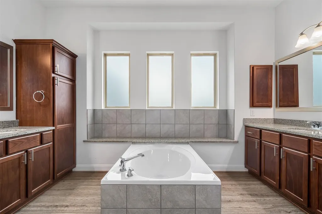 2225 Lucky Cove Leander TX 78641