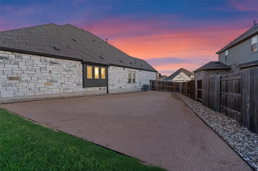 2225 Lucky Cove Leander TX 78641